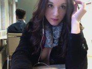 Francesa linda peladinha na webcam da biblioteca