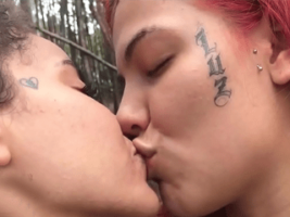Lilith Weed brasileira tatuda muito gostosa pegando a amiga safadinha dela do instagram  em uma putaria lésbica