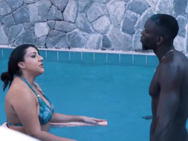 Advogada safada fodeu com o cliente negão dotado que comeu ela dentro da piscina em um vídeo pornô brasilero