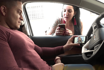 Elisa Sanches flagrou um tarado tocando uma dentro do carro e resolveu dar uma mão amiga e sentar na rola
