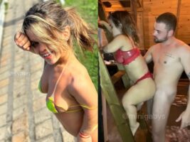 Minigabys dando a buceta em cima da escada