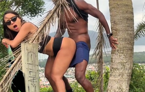 Novinha gostosa fodendo no arpoador pela manhã